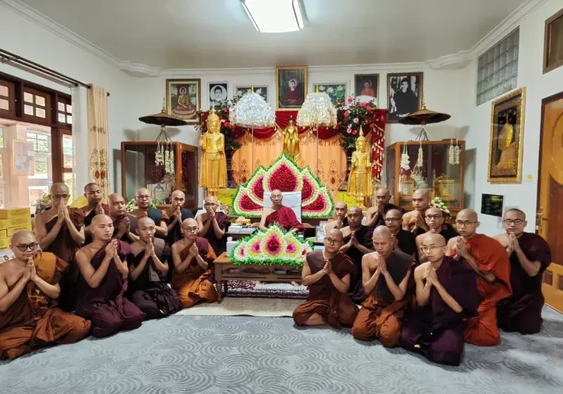 ပါမောက္ခချုပ်ဆရာတော်ဘုရားကြီး မှ မြတ်စွာဘုရားဟောကြားသည့် တရားဓမ္မများကို လိုက်နာကျင့်သုံးနိုင်ကြစေရန် ဩဝါဒများချီးမြှင့်ခြင်း