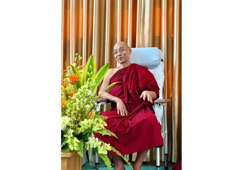 ကျေးဇူးတော်ရှင် ပါမောက္ခချုပ်ဆရာတော်ဘုရား သက်တော် (၈၆) နှစ်ပြည့်မွေးနေ့ နံနက်ခင်းကာလတွင် ဆရာတော်ဘုရားကြီးချီးမြှင့်သည့်ဓမ္မလက်ဆောင် 🙏🏻